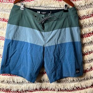 QuikSilver Board Shorts 91%-Polyester 9%-Elastane Size 36